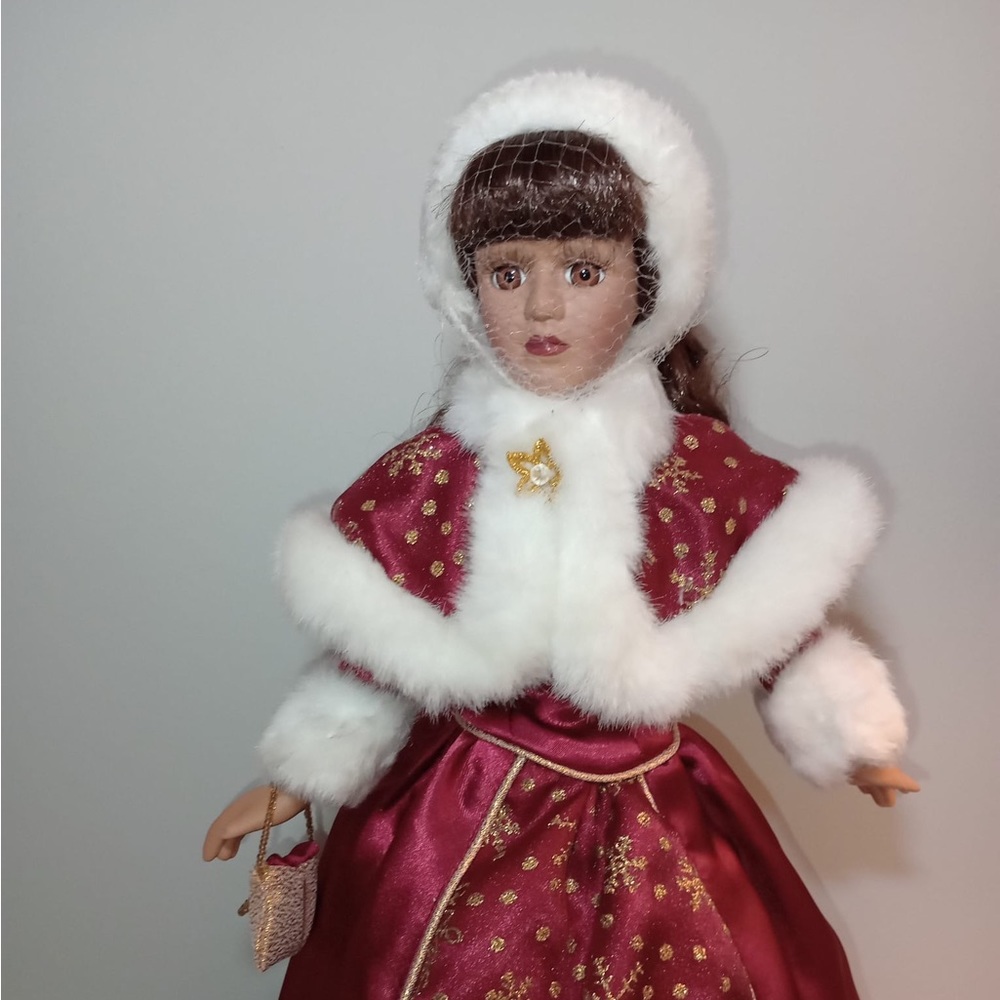 PORCELAIN COLLECTABLE DOLL - Picture 9 of 9